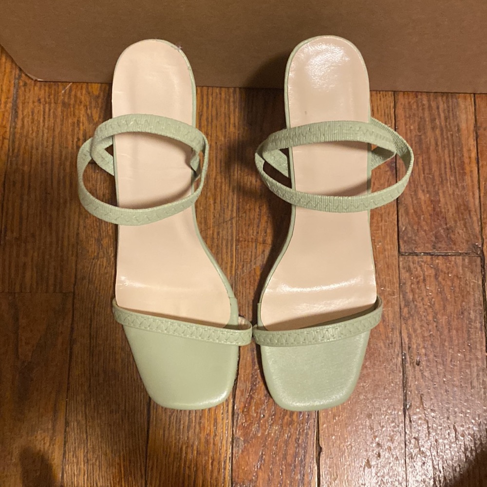 Heels - Picture 3 of 3